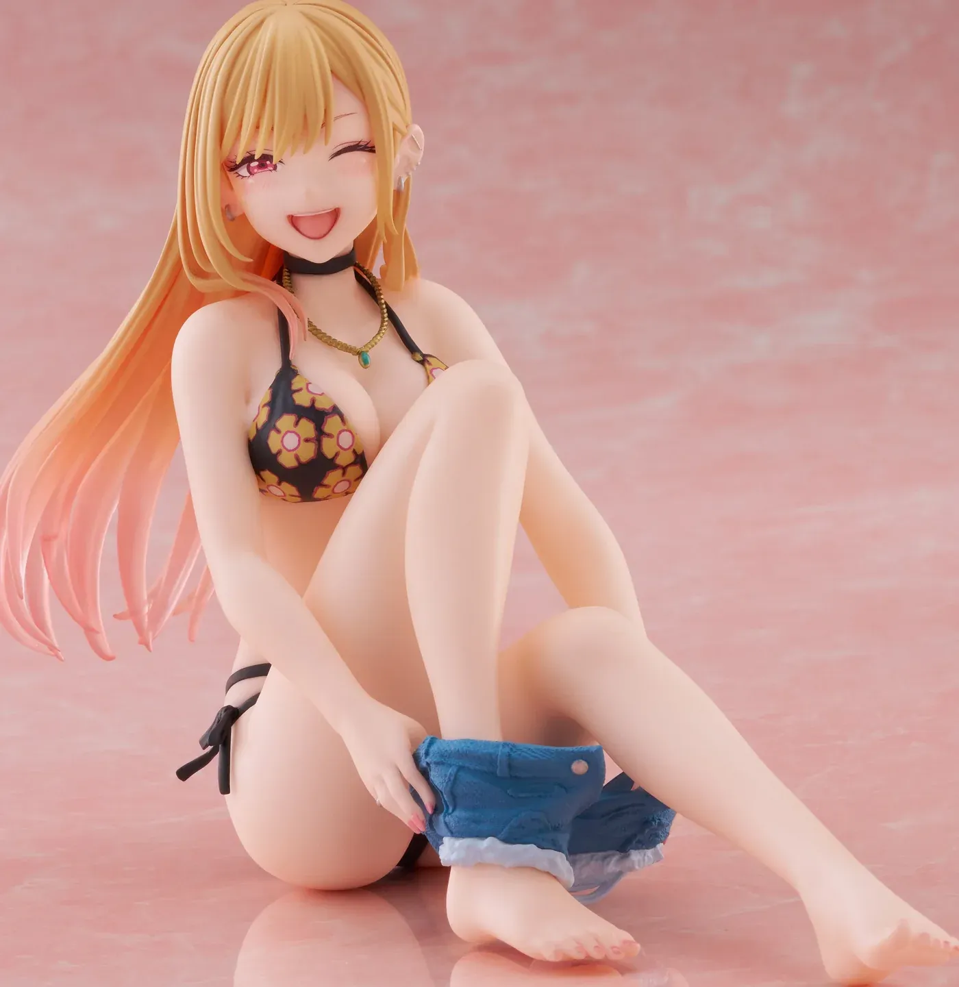 Аніме фігурка Марін Кітаґава (Marin Kitagawa) Desktop Cute Measured Swimsuit Ver. Taito — Ця порцелянова лялечка закохалася (My Dress-Up Darling), 13 см 2